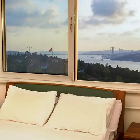 Spacious Bosphorus View 1 Bd Apt. アパート