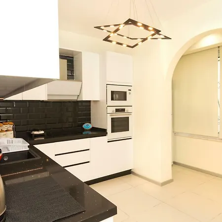 Spacious Bosphorus View 1 Bd Apt. Lägenhet